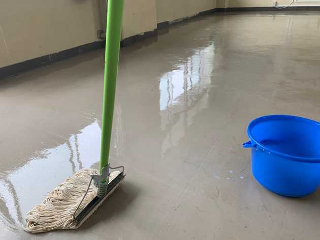 image-【教室の掃除】ワックスがけで床をピカピカにしよう【方法・注意点】